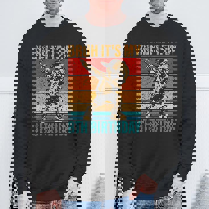 8歳の誕生日 軽くたたく少年 Bruh It's My 8Th Birthday スウェットシャツ 高齢者への贈り物