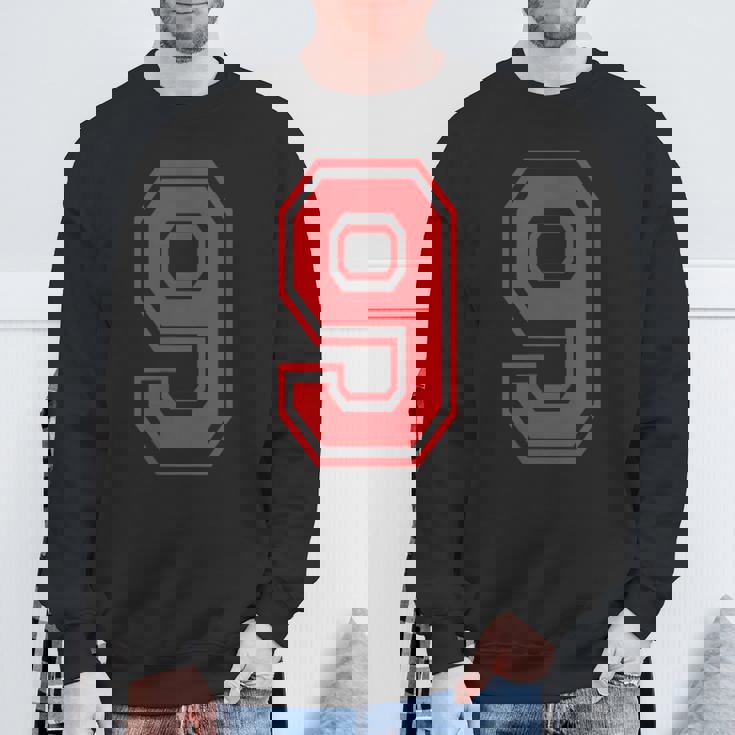 9番のスポーツスタイル。赤。 スウェットシャツ 高齢者への贈り物