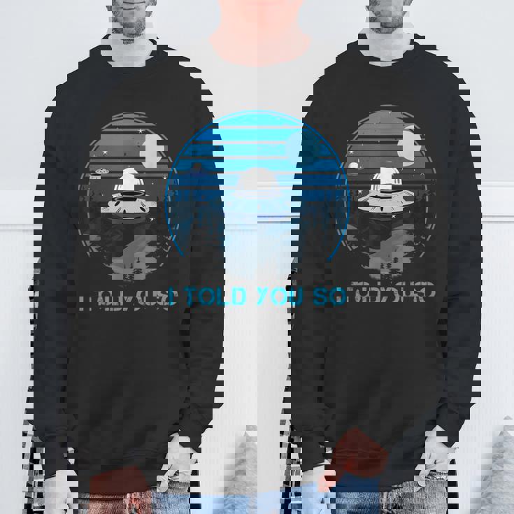 Alien Invasion In The Dark Ufo I Told Youo スウェットシャツ 高齢者への贈り物