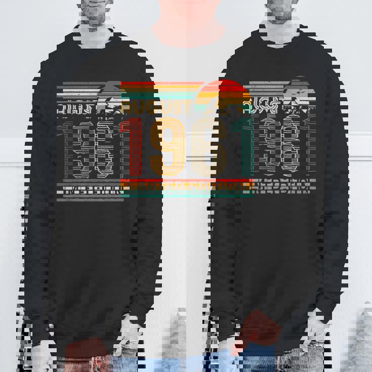 August 1961 Limited Edition Classic 1961Intage Birthday スウェットシャツ 高齢者への贈り物