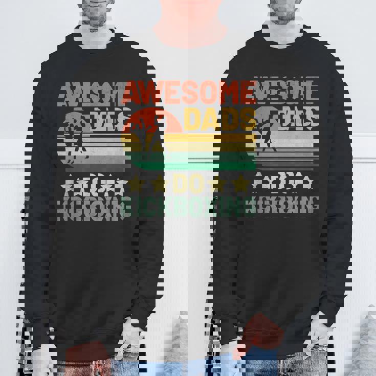 Awesome Dads Do キックボクシング キックボックス キックボクサー スウェットシャツ 高齢者への贈り物