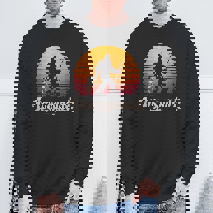 Basssquatch ビッグフット 釣り バス フォレスト シルエット スウェットシャツ 高齢者への贈り物