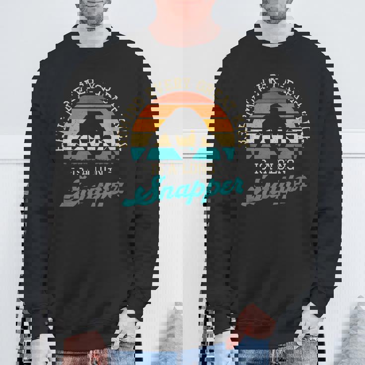 Behind Every Great Kick Is A Longnapper 面白いディープスナッパー スウェットシャツ 高齢者への贈り物