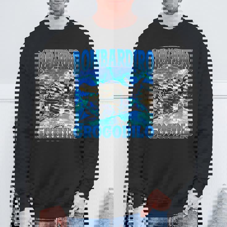 Bombardiro Crocodilo 面白い イタリアン ブレイン ミーム ブーツレッグ スウェットシャツ 高齢者への贈り物