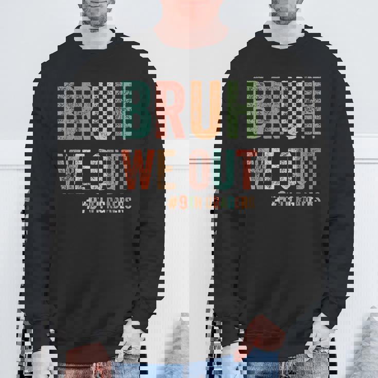 Bruh We Out 9年生 クラス 2025年生 9年生 卒業 スウェットシャツ 高齢者への贈り物