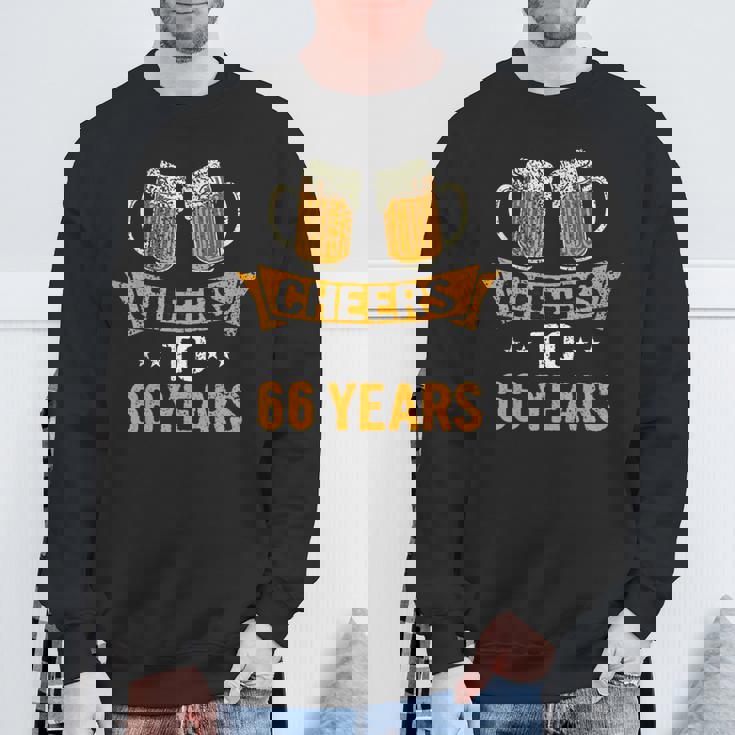 Cheers To 66歳 66歳 誕生日パーティー お祝いギフト スウェットシャツ 高齢者への贈り物