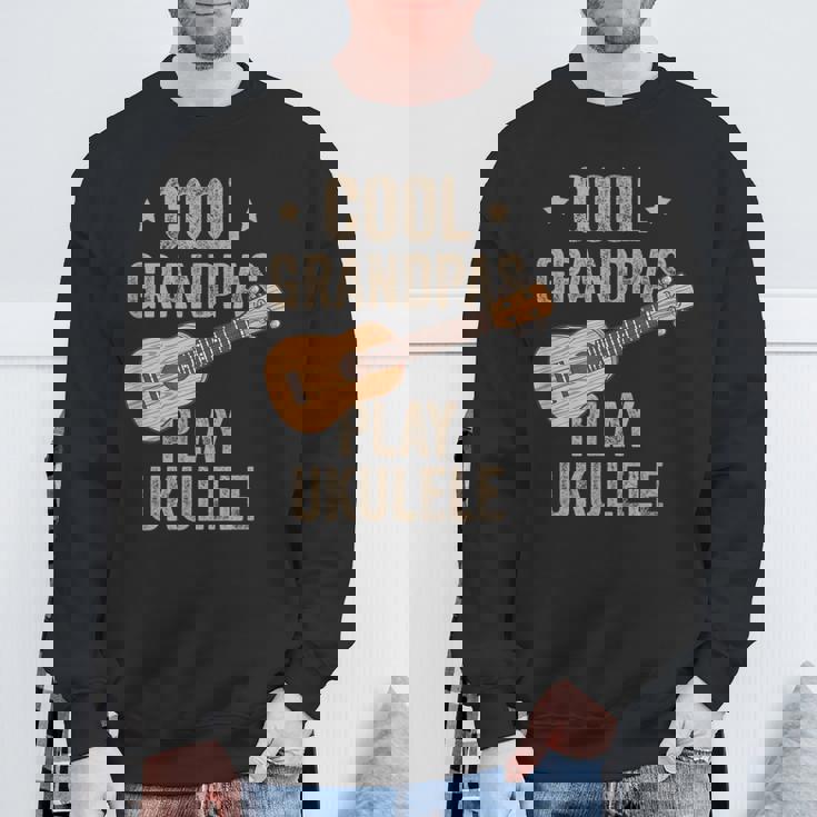 Cool Grandpas Play ウクレレ ウクレレ ミュージックギター スウェットシャツ 高齢者への贈り物