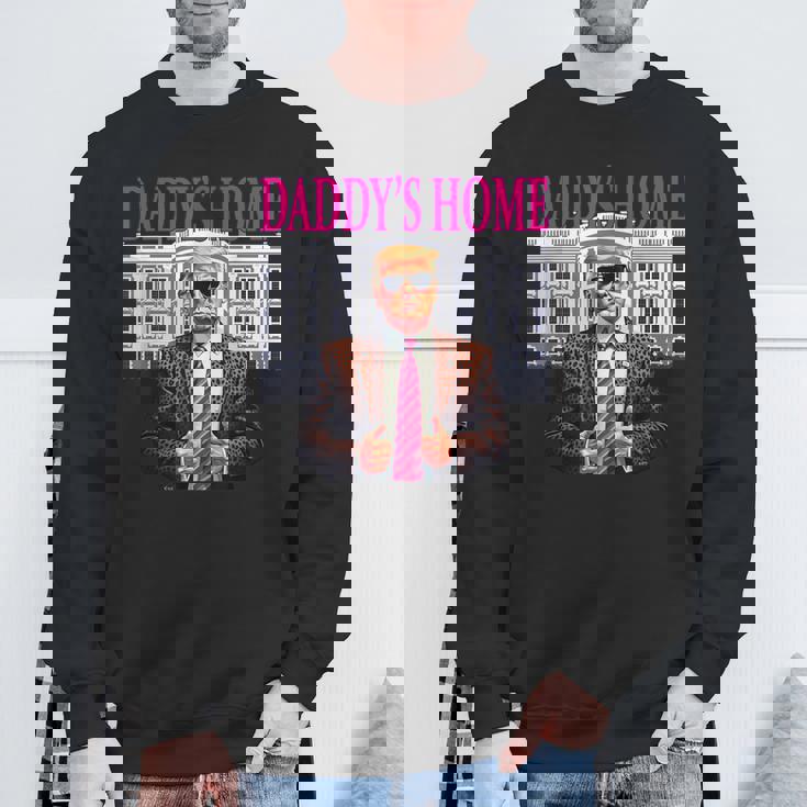 Daddy's Home Pink President Donald Trump House スウェットシャツ 高齢者への贈り物