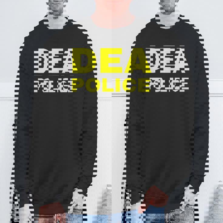 Dea Police Drug Enforcement Administration フロントとバック スウェットシャツ 高齢者への贈り物