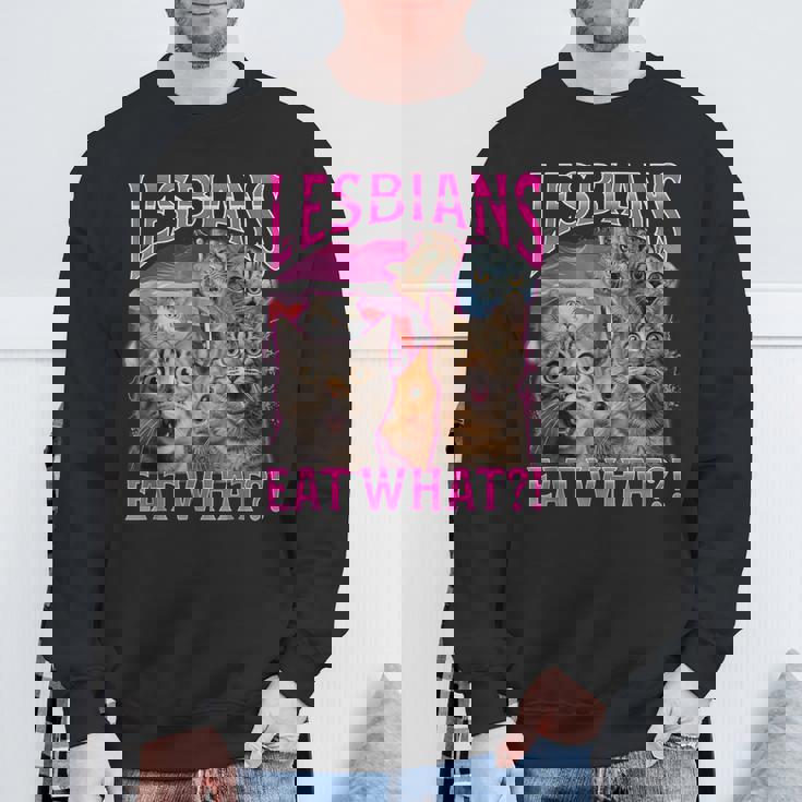 Lesbians Cat Owner Lesbians Eat What スウェットシャツ 高齢者への贈り物