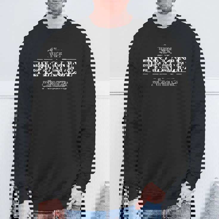 Give Peace A Chance No War World Unite In Love Freedom スウェットシャツ 高齢者への贈り物