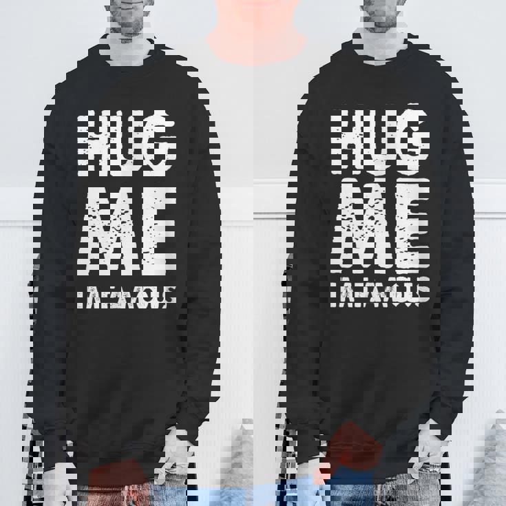 Hug Me I'm Famous ファニーハガー スウェットシャツ 高齢者への贈り物