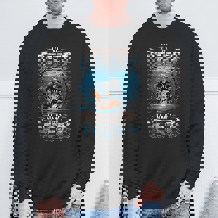 I'm Deep In My Work 水中溶接機 スウェットシャツ 高齢者への贈り物