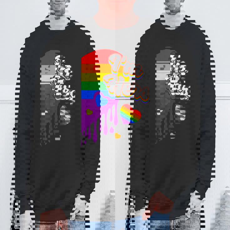 I'm Hers &He's Mine 虹のハート Lgbtq プライド デザイン スウェットシャツ 高齢者への贈り物