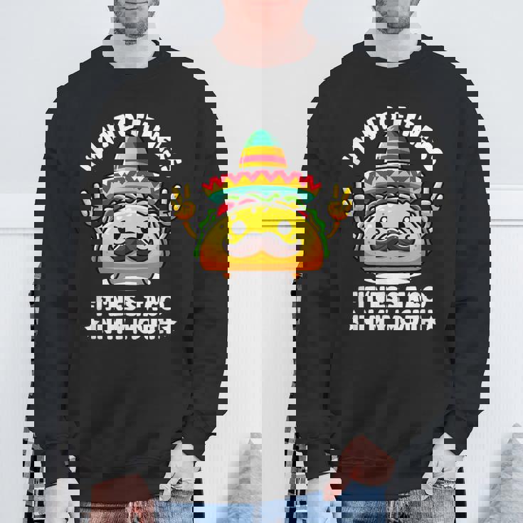 I'm Into Fitness Fit'ness Taco In My Mouth ジム おもしろタコス スウェットシャツ 高齢者への贈り物