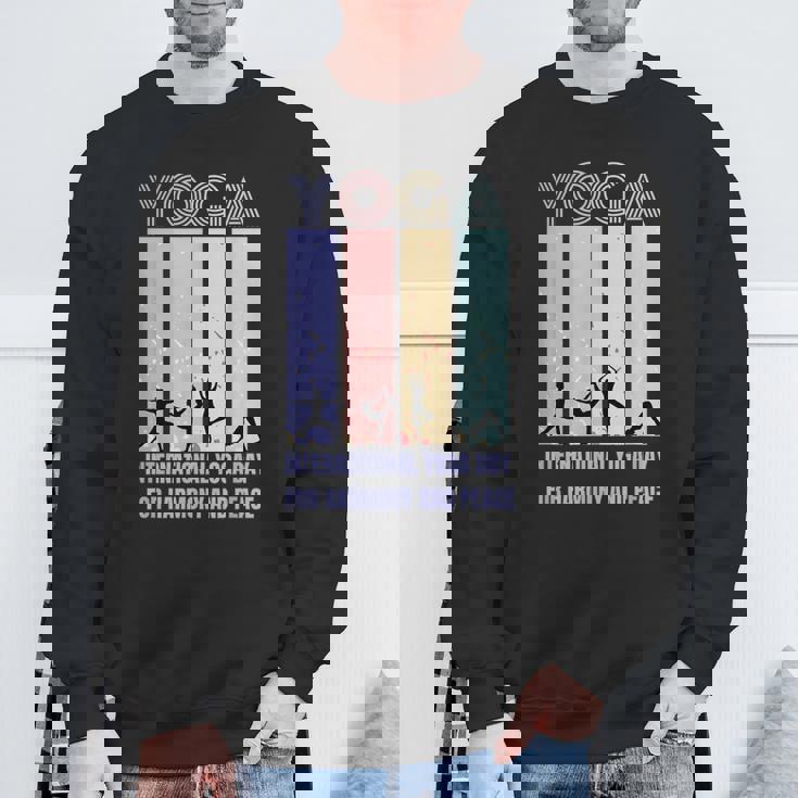 International Yoga Day For Harmony And Peace スウェットシャツ 高齢者への贈り物