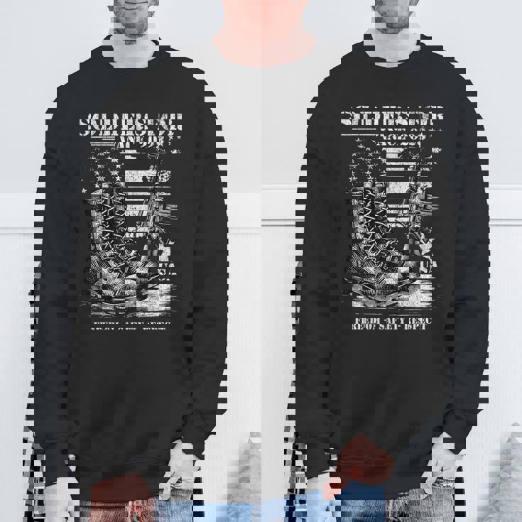 Jdヴァンス軍事選挙2028年アメリカ国旗支持のための兵士 スウェットシャツ 高齢者への贈り物