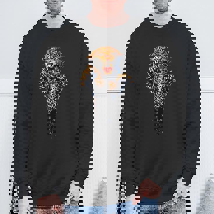 Leaping Tiger。強者だけが生き残る。 スウェットシャツ 高齢者への贈り物