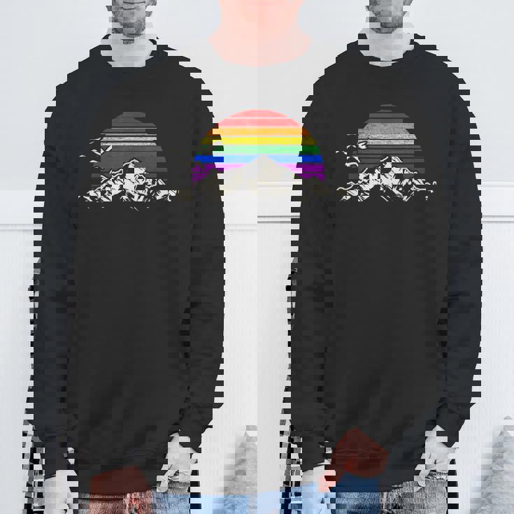 Lgbtq レインボー 山 サンセット ヴィンテージ スウェットシャツ 高齢者への贈り物
