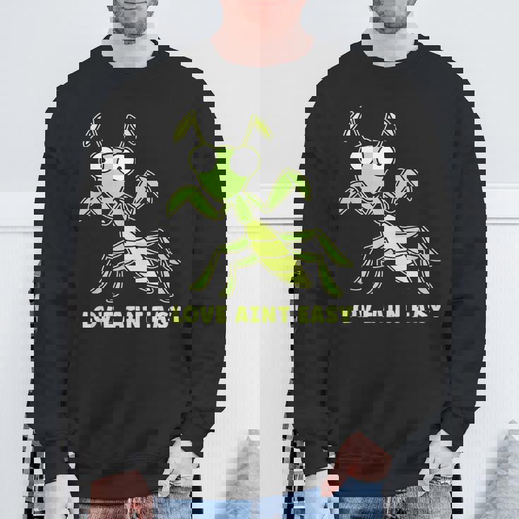 Love Ain't Easy カマキリ ユーモア 昆虫 恋人 ジョーク スウェットシャツ 高齢者への贈り物