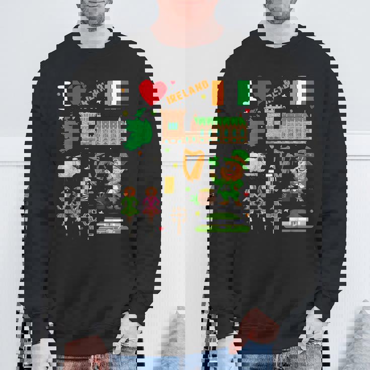 I Love Ireland。手描きアイルランドのランドマーク、旗、地図 スウェットシャツ 高齢者への贈り物