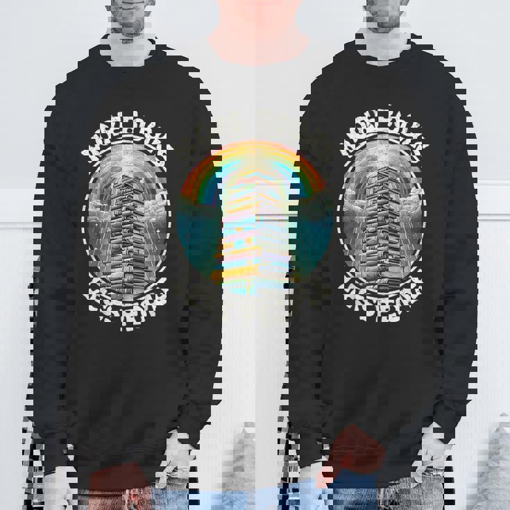 More Books Less People Book Lover Bookworm リーディングブック スウェットシャツ 高齢者への贈り物