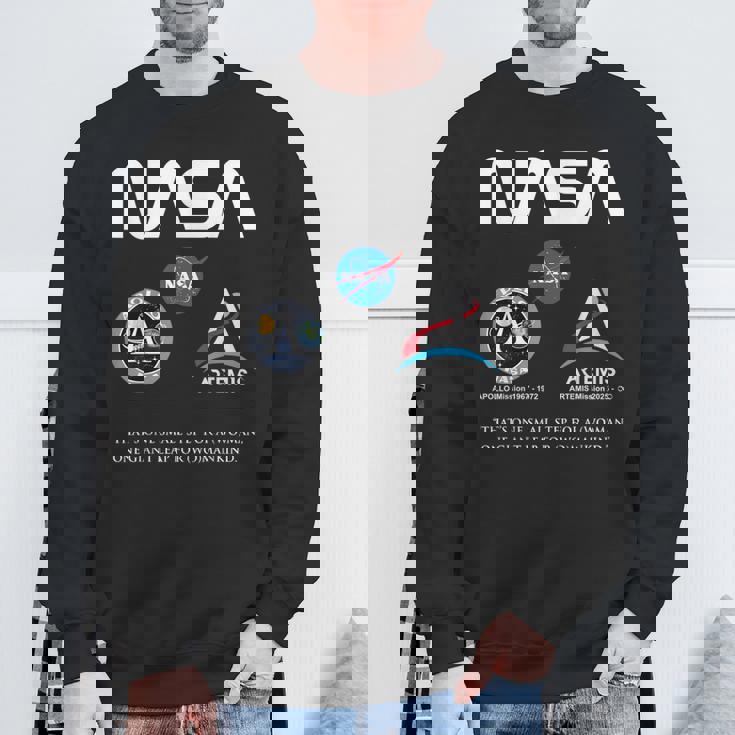 Nasa アポロ アルテミス ミッション ワーム バッジ ロゴ スウェットシャツ 高齢者への贈り物