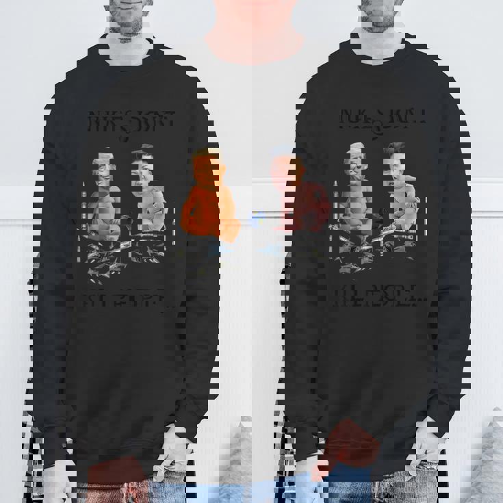 Nukes Don't Kill People…ドナルド・トランプとキム・ジョンウンティー スウェットシャツ 高齢者への贈り物