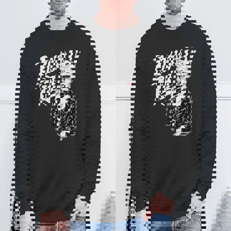 Rockabilly Rebel Blonde Pinup With Attitude Graphic スウェットシャツ 高齢者への贈り物