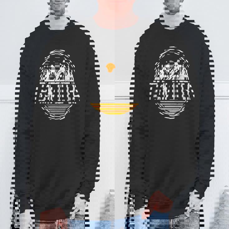 Team Ultra マイルクラブ ラン アドベンチャー フェル ウルトララン トレイルランニング スウェットシャツ 高齢者への贈り物