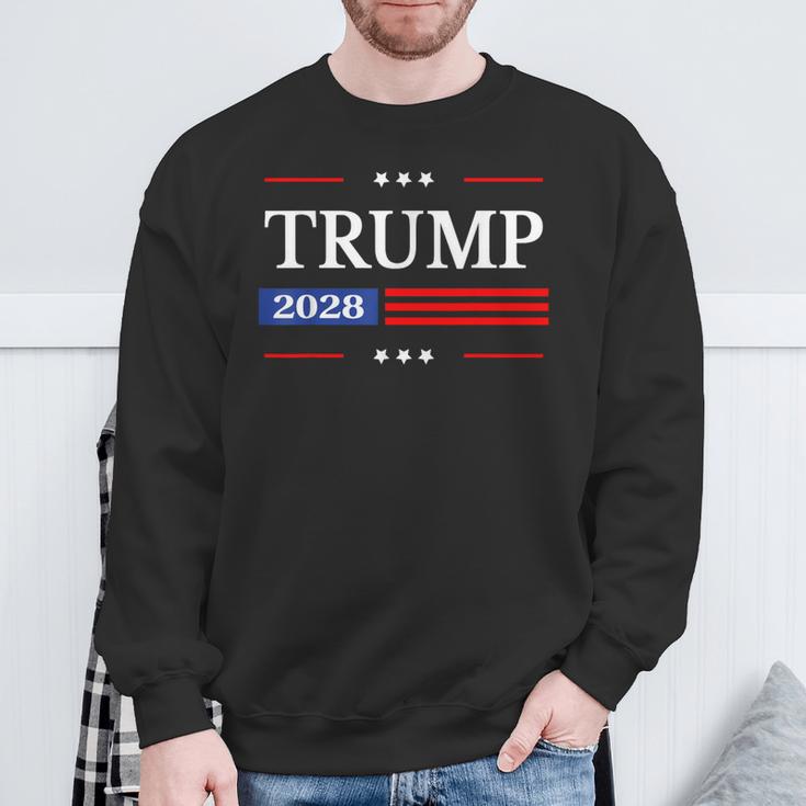 Trump 2028 Flag President Pro Trump 2028 American Flag Sweatshirt Geschenke für alte Männer