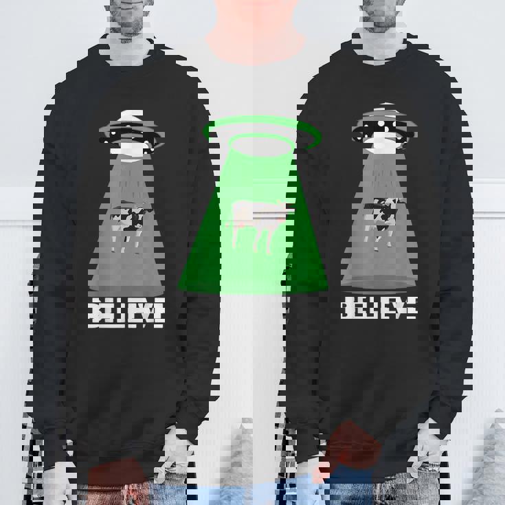 Ufo Cow Abduction Ufo Alien Abduction スウェットシャツ 高齢者への贈り物