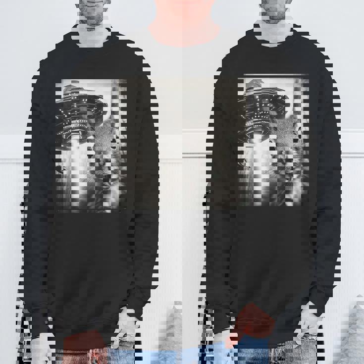 Ufoとリス自撮り面白いリス愛好家 スウェットシャツ 高齢者への贈り物