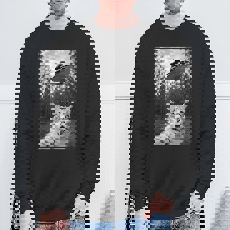 Ufoエイリアンと面白い猫の自撮り。 スウェットシャツ 高齢者への贈り物