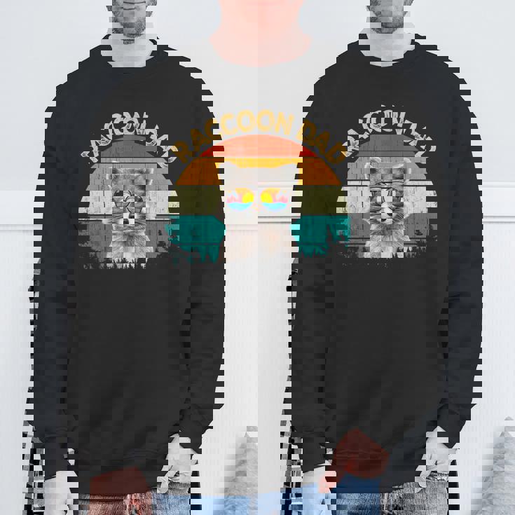 Vintage Retro Wild Animalummerunglass Common Raccoon Dad スウェットシャツ 高齢者への贈り物