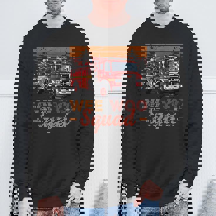 Wee Wooquad 消防車 消防士 ヴィンテージ 消防車 スウェットシャツ 高齢者への贈り物