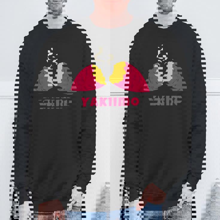 Yakiimo Imo 焼き芋 さつまいも イラスト 焼き芋好き さつまいも好き おもしろ かわいい おしゃれ スウェットシャツ 高齢者への贈り物