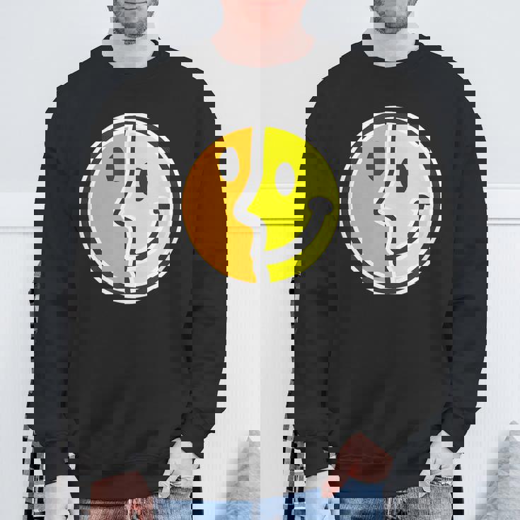 【ピカソ風】スマイル フェイス 笑顔（パロディ）キュビズム【スマイリー】ニコニコ 黄色 ポップ かわいい スウェットシャツ 高齢者への贈り物