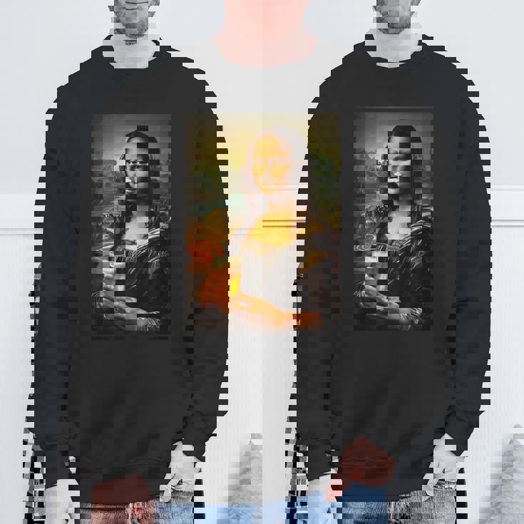 おもしろビールモナリザ絵画アートママパパ。 スウェットシャツ 高齢者への贈り物