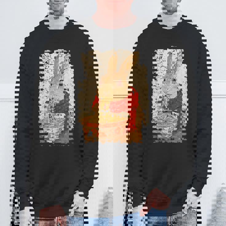 かわいいウサギが麺をすする スウェットシャツ 高齢者への贈り物