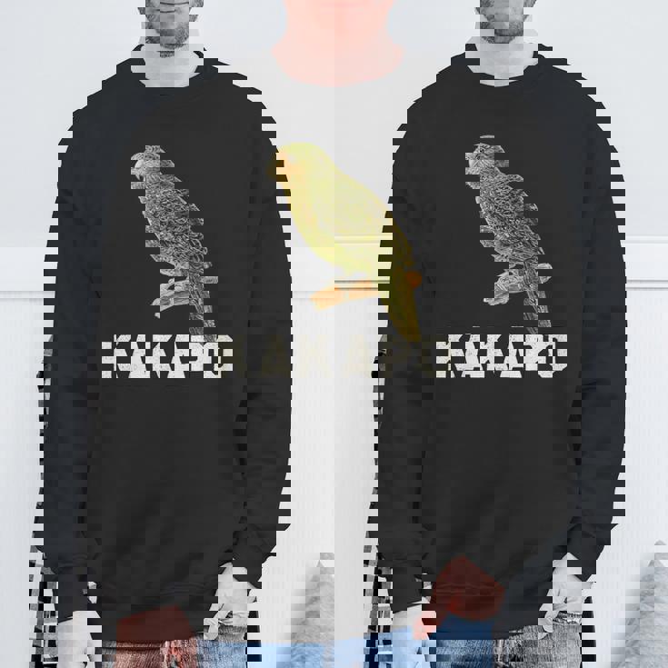 かわいいカカポの鳥が木に座っている スウェットシャツ 高齢者への贈り物