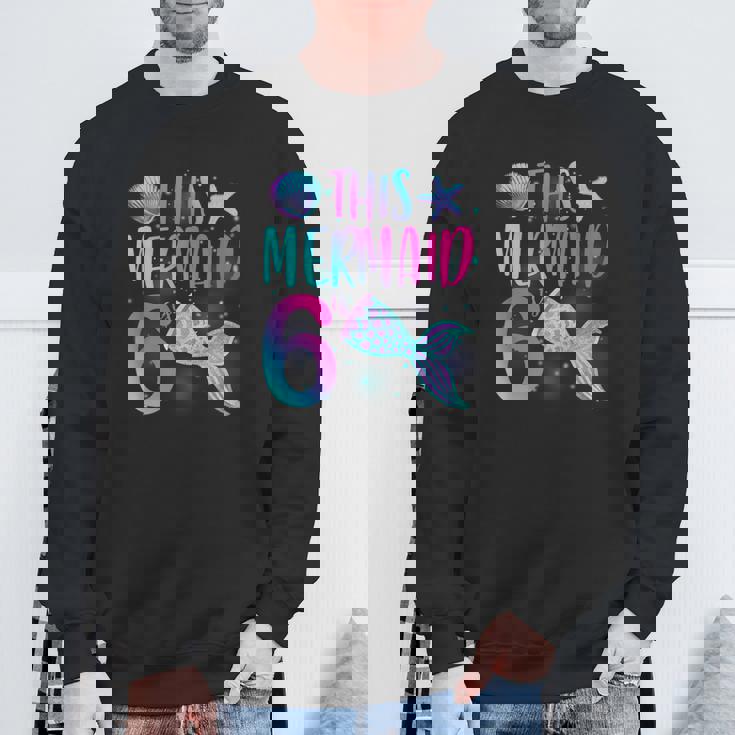 このマーメイドは6歳の6歳の誕生日マーメイドガールパーティーです。 スウェットシャツ 高齢者への贈り物