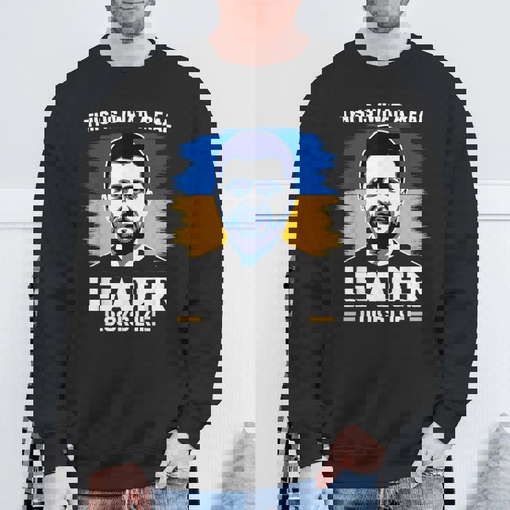 これが本当のリーダーがzelenskyをサポートしているように見えるものです。 スウェットシャツ 高齢者への贈り物