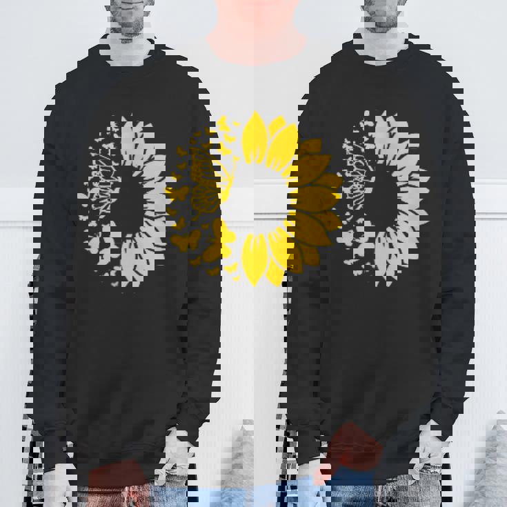 ひまわりと蝶のシルエット、自然の調和。 スウェットシャツ 高齢者への贈り物