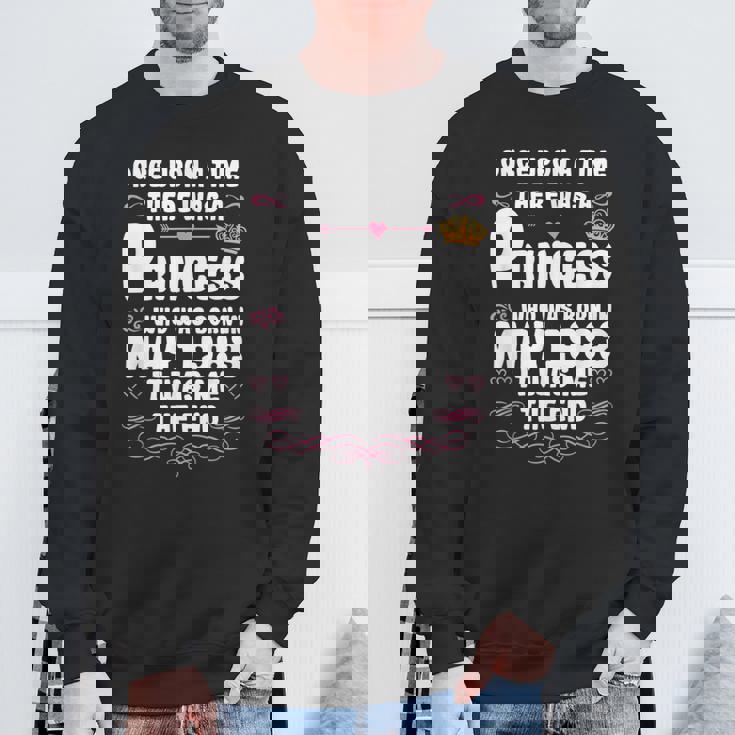 むかしむかし、あるところにお姫様がいました。1983年5月 誕生日 スウェットシャツ 高齢者への贈り物