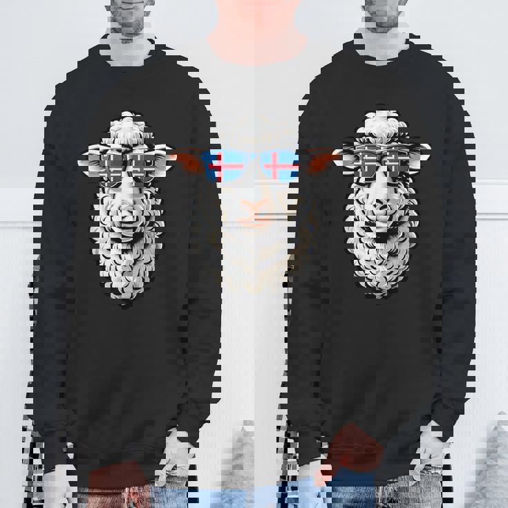 アイスランド土産 アイスランド製品 ハイキング おもしろ羊 スウェットシャツ 高齢者への贈り物