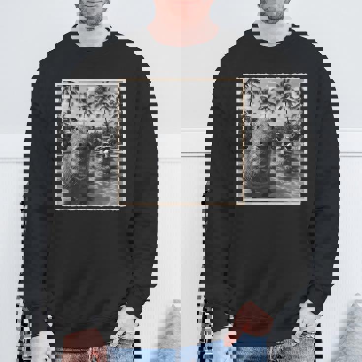 アライグマとカピバラ自撮り スウェットシャツ 高齢者への贈り物