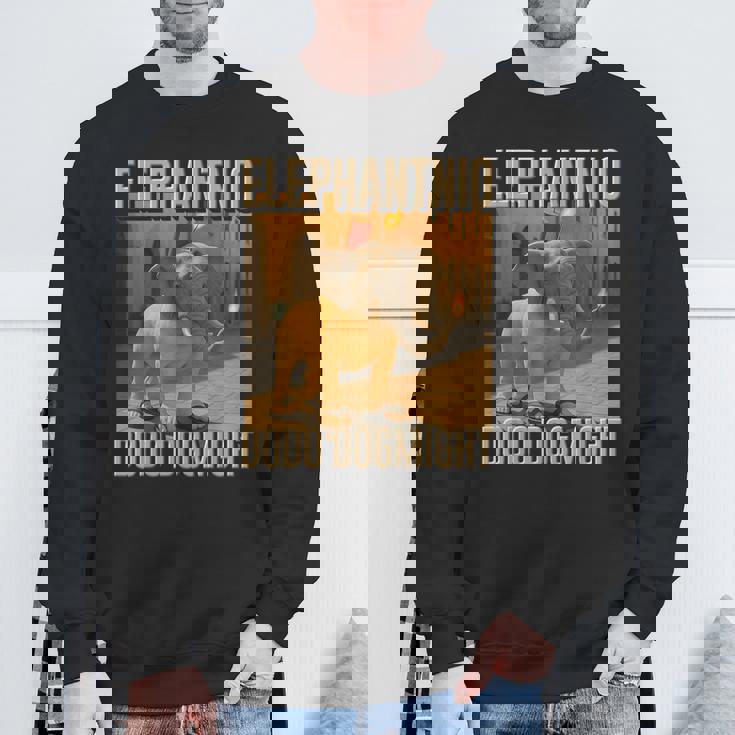 イタリアンブレインロットキャラクター エレファントニオ・ドードー ドッグマイ・ミーム スウェットシャツ 高齢者への贈り物