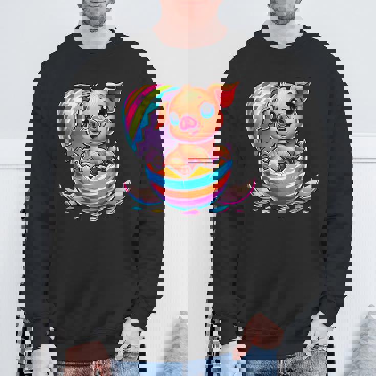 イースターエッグのかわいい赤ちゃん豚の漫画アート。 スウェットシャツ 高齢者への贈り物