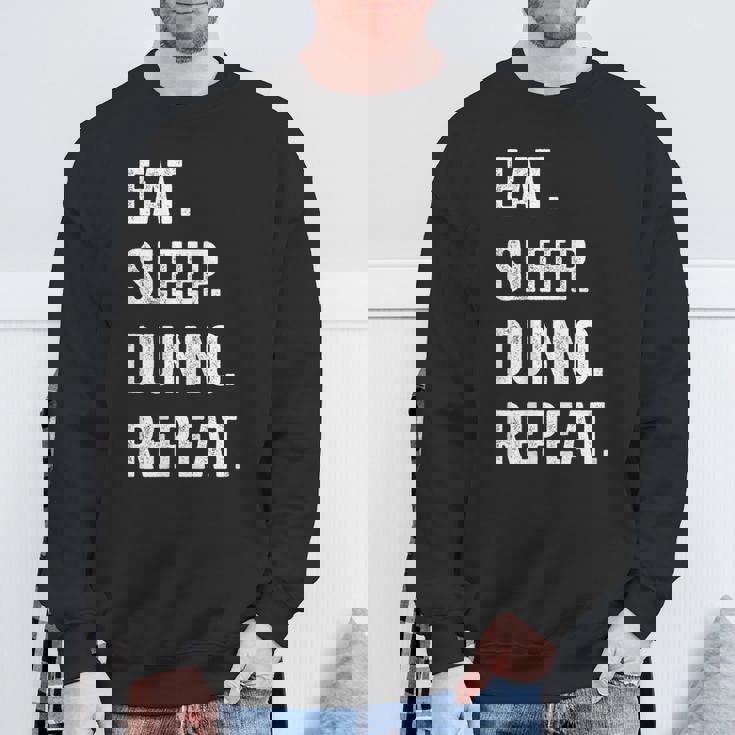 イート・スリープ・ディスクダンノ・リピート スウェットシャツ 高齢者への贈り物